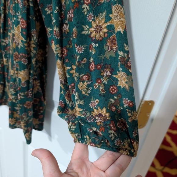 Torrid Green Floral Peplum Crinkle Gauze Smocked Top in Size 2 (18/20) - Picture 8 of 12